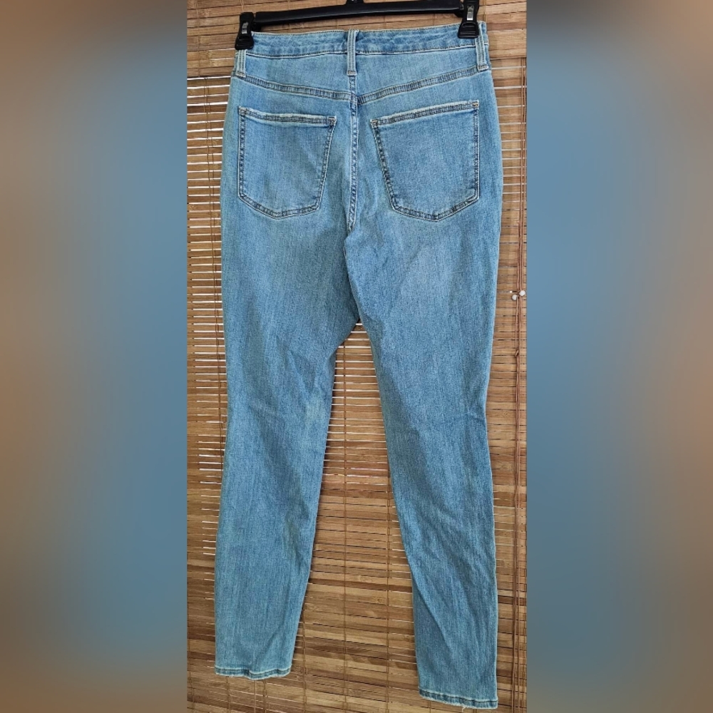 Buttoned Up Jeans - Picture 2 of 4